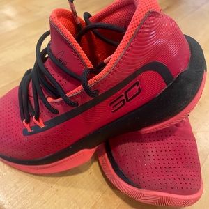 Youth size 4 Steph curry under armor sneaker